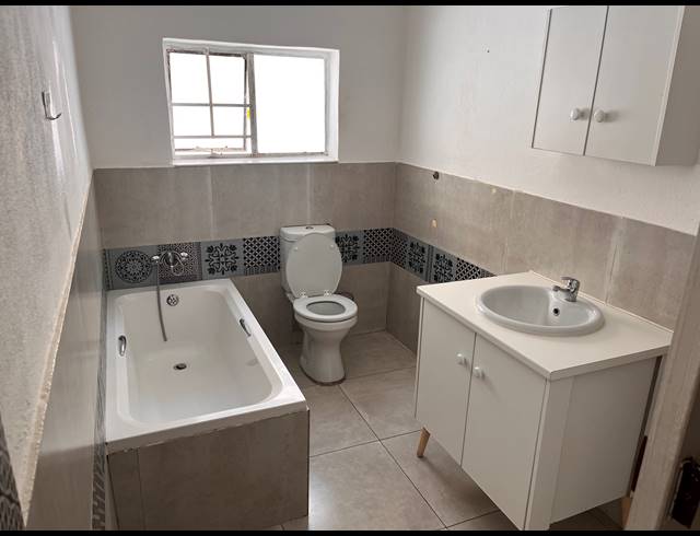 2 BEDROOM APARTMENT FOR SALE IN FLORIDA LAKE